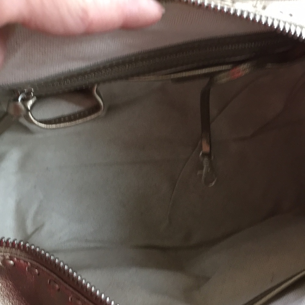 Michael Kors gold metallic hand bag with zip top - Picture 7 of 8